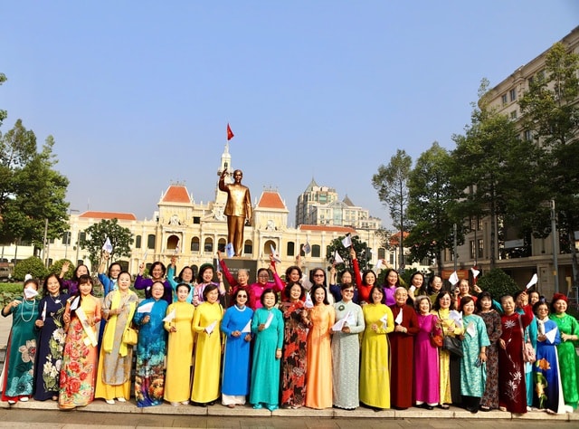 3.000 người đồng diễn áo dài trên phố đi bộ Nguyễn Huệ- Ảnh 10.