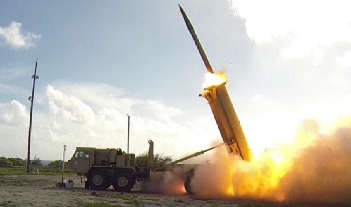 Phóng tên lửa đất đối không từ hệ thống tên lửa đạn đạo THAAD của Lục quân Mỹ. Ảnh Military Watch