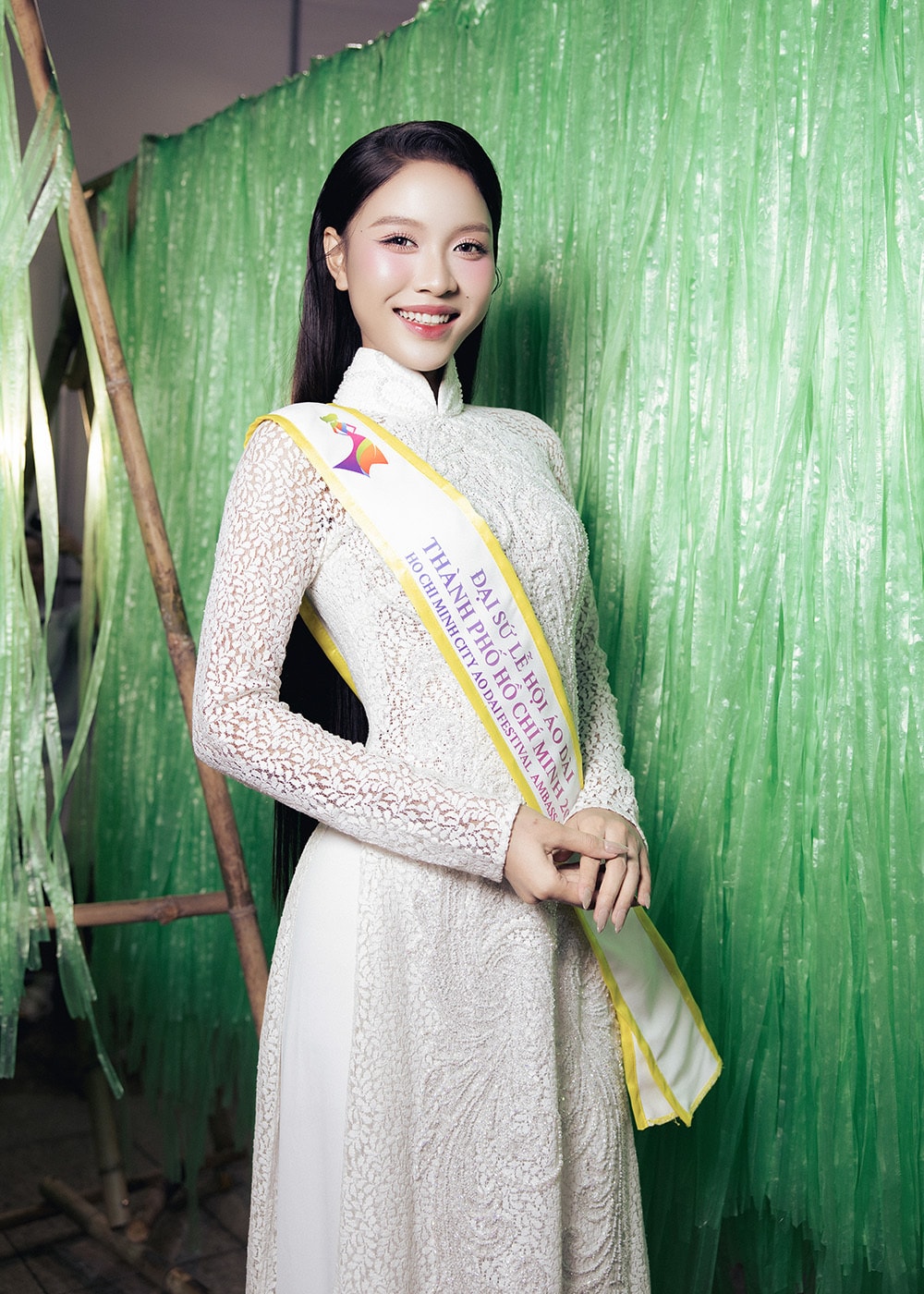 Biện Thuy sở hữu sắc vóc nổi bật.