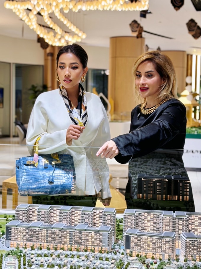 Chị Apple Huỳnh làm việc cùng đối tác Dubai năm 2025. Ảnh: Nhân vật cung cấp