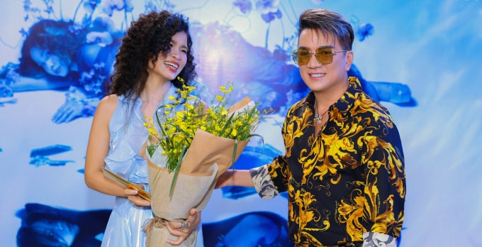 Ca sĩ Đàm Vĩnh Hưng (phải) bên Đồng Lan. Ảnh: Nhân vật cung cấp