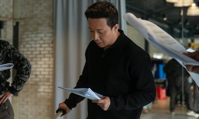 Trấn Thành trong buổi đọc kịch bản phim Kal: Thanh kiếm của Godumakhan. Ảnh: Red Ice Entertainment/Solar Partners