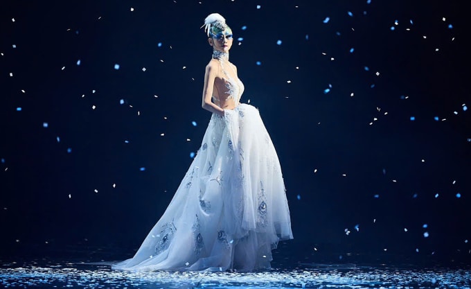 Lệ Bình trong buổi diễn tối 8/3 ở Nhà hát Hồ Gươm. Ảnh: Ban tổ chức cung cấp