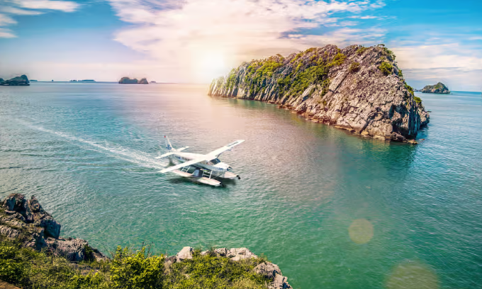 Một thủy phi cơ của Hải Âu tại vịnh Hạ Long. Ảnh: TMG