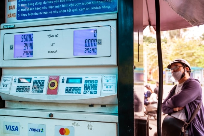 Bảng giá xăng dầu tại một điểm bán tại Hà Nội, ngày 9/3. Ảnh: Giang Huy