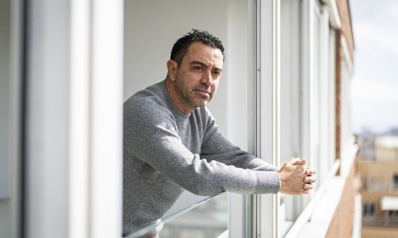 Xavi trong buổi chụp hình phỏng vấn với La Vanguardia.