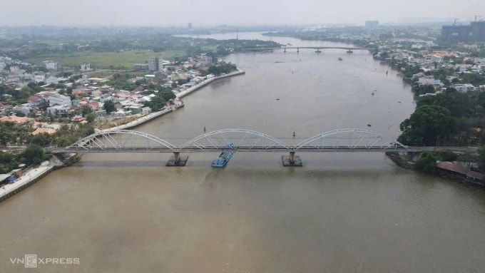 Dự kiến sẽ thay toàn bộ nhịp thứ 2 của cầu Ghềnh sau 2 tháng. Ảnh: Phước Tuấn