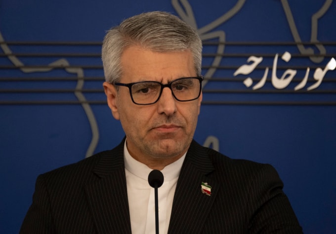 Phát ngôn viên Bộ Ngoại giao Iran Esmaeil Baghaei tại cuộc họp báo ở Tehran tháng 12/2025. Ảnh: AFP