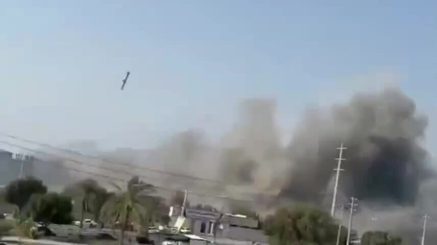 Khoảnh khắc tên lửa Mỹ tập kích khiến 160 người chết tại trường nữ sinh Iran