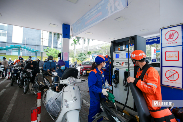 Hà Nội yêu cầu không để cửa hàng xăng dầu tự ý đóng cửa- Ảnh 1.