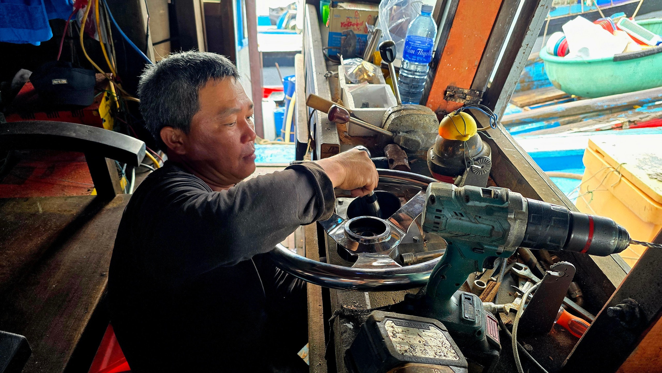 Giá dầu “nhảy múa”, ngư dân Đà Nẵng cân nhắc lên đời công nghệ - Ảnh 4.