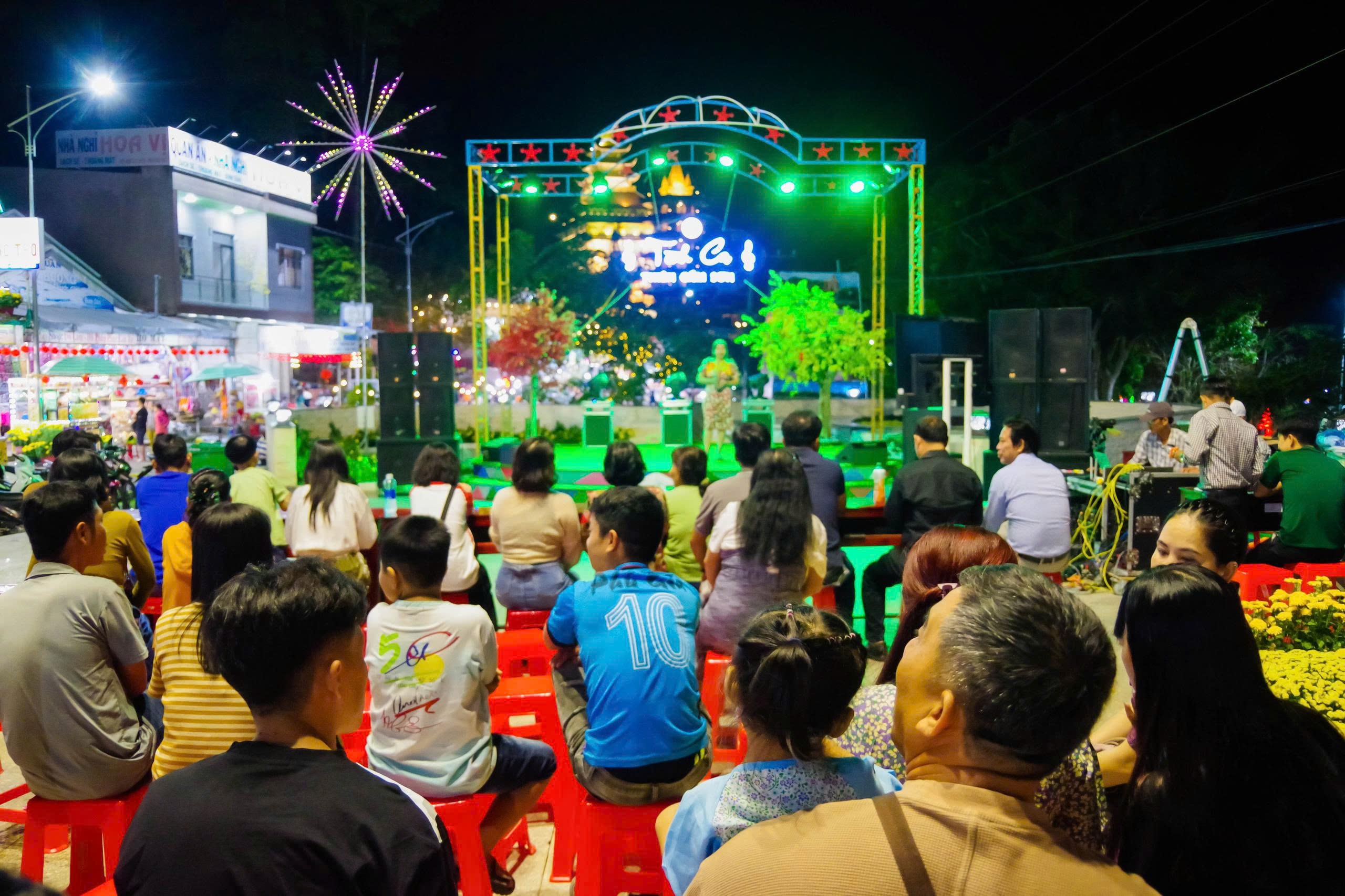 Lý do “Đà Lạt miền Tây” thu hút 25.000 khách du lịch tham gia lễ hội hoa đăng - Ảnh 11.