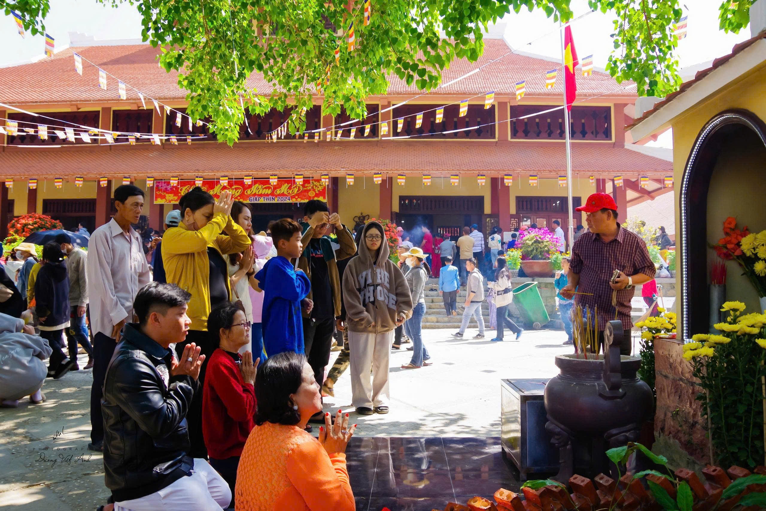 Lý do “Đà Lạt miền Tây” thu hút 25.000 khách du lịch tham gia lễ hội hoa đăng - Ảnh 20.