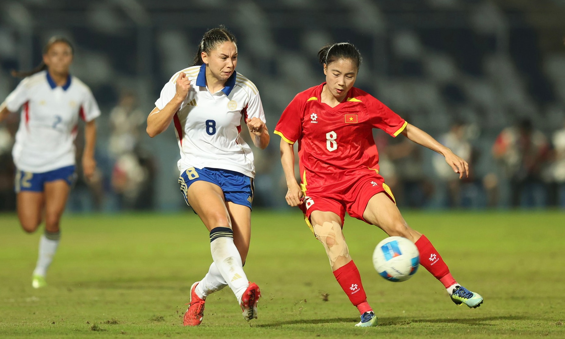 Đội tuyển nữ Việt Nam cạnh tranh suất đi tiếp với Philippines.