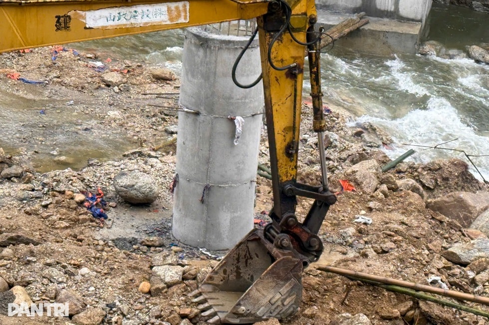 Tăng tốc, phấn đấu hoàn thành cầu Dân trí thôn Thác Hùng trước mùa mưa - 2