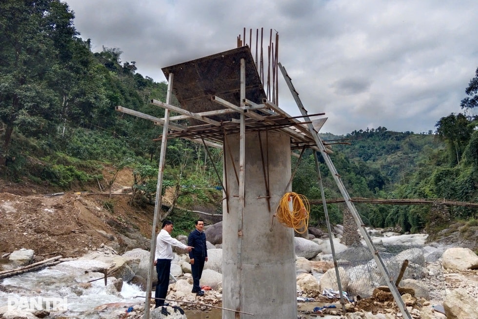 Tăng tốc, phấn đấu hoàn thành cầu Dân trí thôn Thác Hùng trước mùa mưa - 6