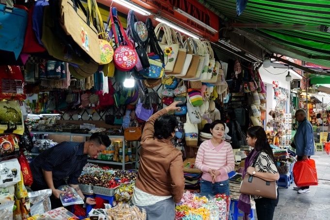 Kinh doanh, cửa hàng, hộ kinh doanh, bán hàng Lò Sũ. Ảnh: Hoàng Giang