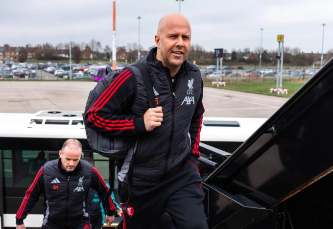 HLV Arne Slot cùng Liverpool lên chuyến bay sang Thổ Nhĩ Kỳ chuẩn bị cho trận gặp Galatasaray ở lượt đi vòng 1/8 Champions League ngày 9/3. Ảnh: Liverpool FC