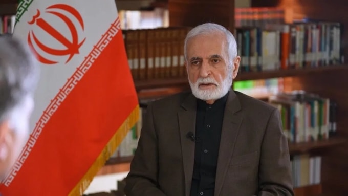 Cố vấn Kamal Kharazi trong cuộc phỏng vấn với CNN tại Tehran ngày 9/3. Ảnh: CNN