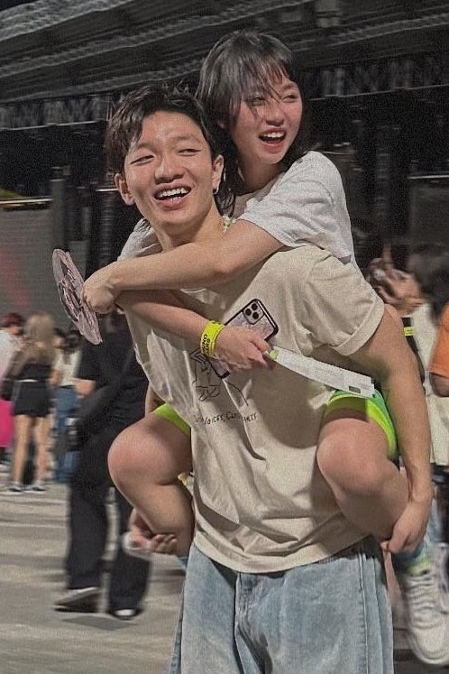 Phút nô đùa của vợ chồng ca sĩ Hoàng Dũng