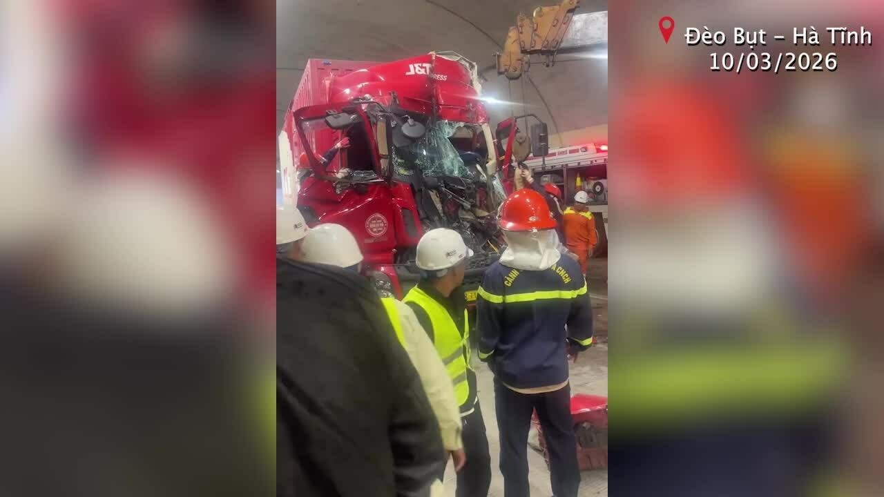 Ba ôtô tông liên hoàn trong hầm Đèo Bụt