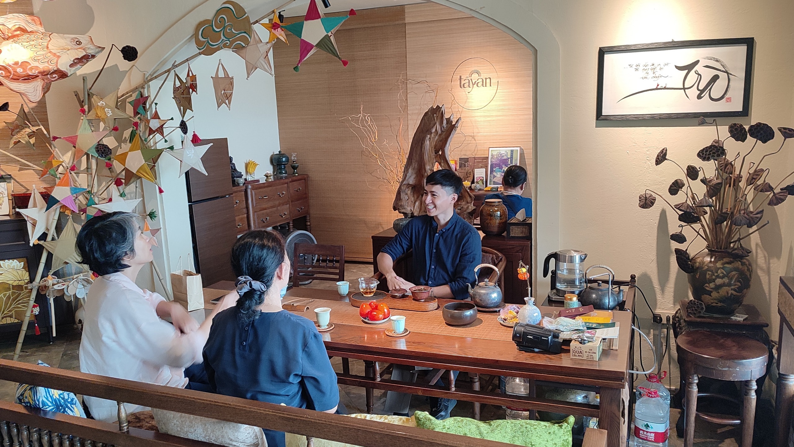 Năm đời tiếp nối, đem tình trà non cao ủ giữa sen hồng - Ảnh 8.