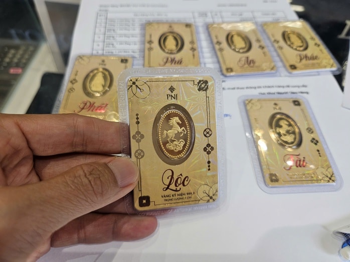 Giá vàng hôm nay 10 - 3 tăng mạnh giữa bối cảnh giá dầu thô giảm sâu - Ảnh 2.