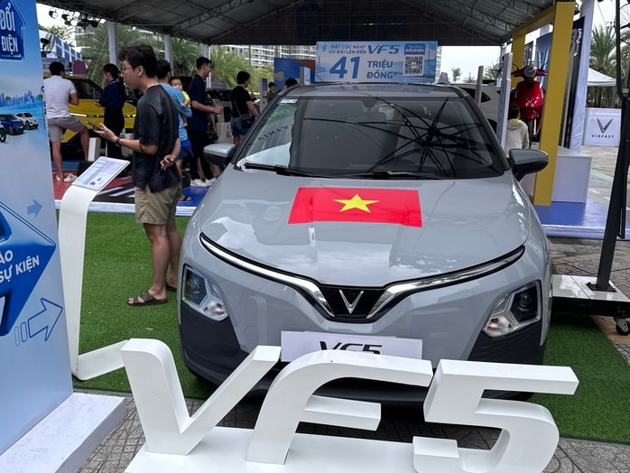 Vingroup hỗ trợ khách hàng giảm áp lực giá xăng dầu với VinFast 2026 - Ảnh 1.