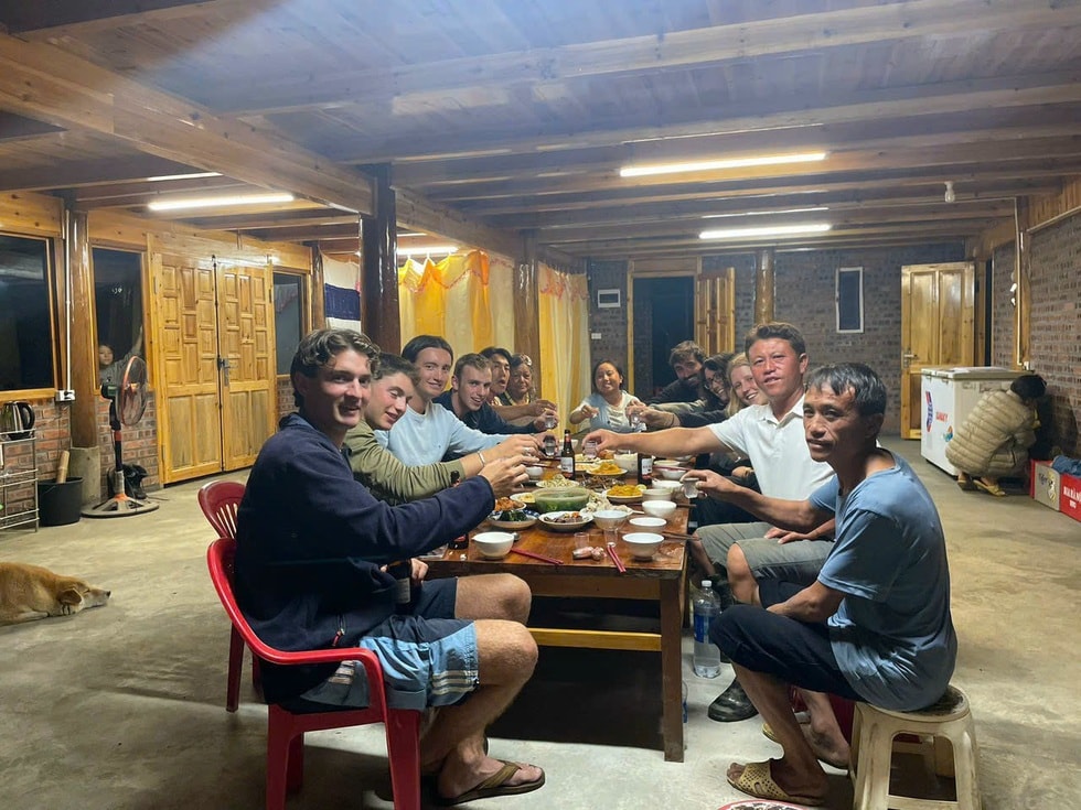 Cô gái ở Sa Pa nói tiếng Anh như gió đổi đời thành bà chủ, có ô tô riêng - 3