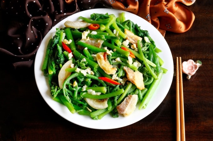 Rau bí xào tóp mỡ. Ảnh: Bùi Thủy