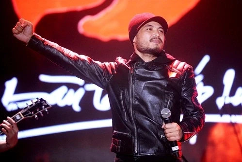 Trần Lập trong buổi biểu diễn cuối cùng trên sân khấu hồi tháng 1/2016. Ảnh: Giang Huy