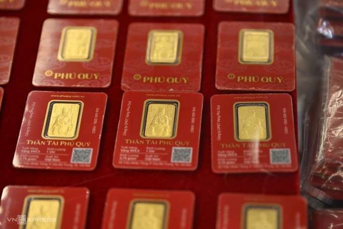 Vàng bán ra trong ngày vía Thần Tài 2026 tại phố Trần Nhân Tông, Hà Nội. Ảnh: Giang Huy