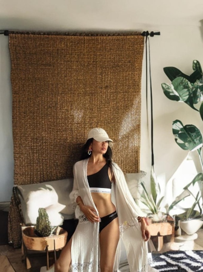 Chị Hà duy trì ăn uống kết hợp tập luyện để giữ dáng săn chắc. Ảnh: Nhân vật cung cấp