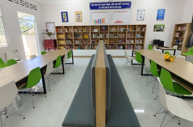 Bên trong thư viện trường THCS Thanh Sơn. Ảnh: Mỹ Ý