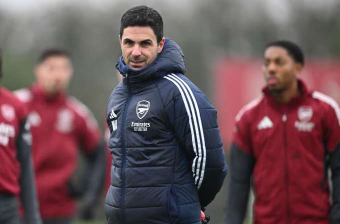 HLV Mikel Arteta trong buổi tập của Arsenal ngày 10/3. Ảnh: Arsenal FC