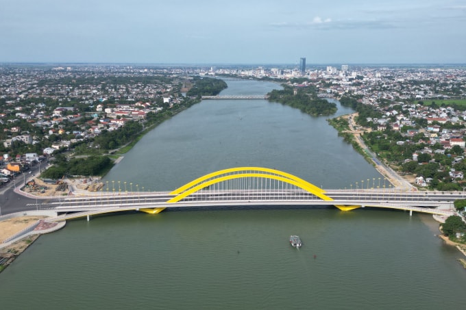 Sân khấu ngoài trời sẽ xây dựng ở bờ bắc sông Hương, cạnh cầu Nguyễn Hoàng. Ảnh: Võ Thạnh