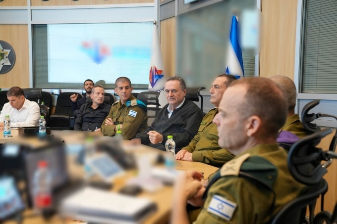 Bộ trưởng Quốc phòng Israel Katz (giữa, áo đen) trong cuộc họp ngày 11/3. Ảnh: Times of Israel