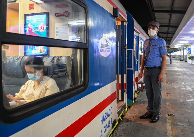 Tàu SE3 tại ga Hà Nội. Ảnh: Giang Huy