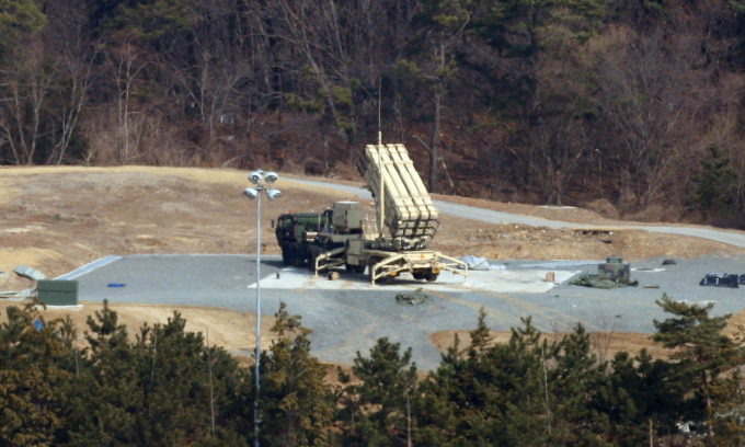 Xe bệ phóng của tổ hợp THAAD tại căn cứ quân sự Mỹ ở Seongju, Hàn Quốc hôm 5/3. Ảnh: Yonhap