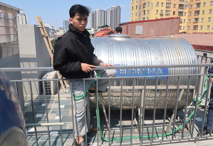 Trần Quang Trường thực nghiệm lại hành vi. Ảnh: Linh Đan