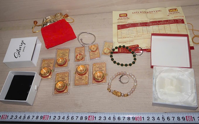 Số vàng trong két sắt bị lấy trộm. Ảnh: Linh Đan