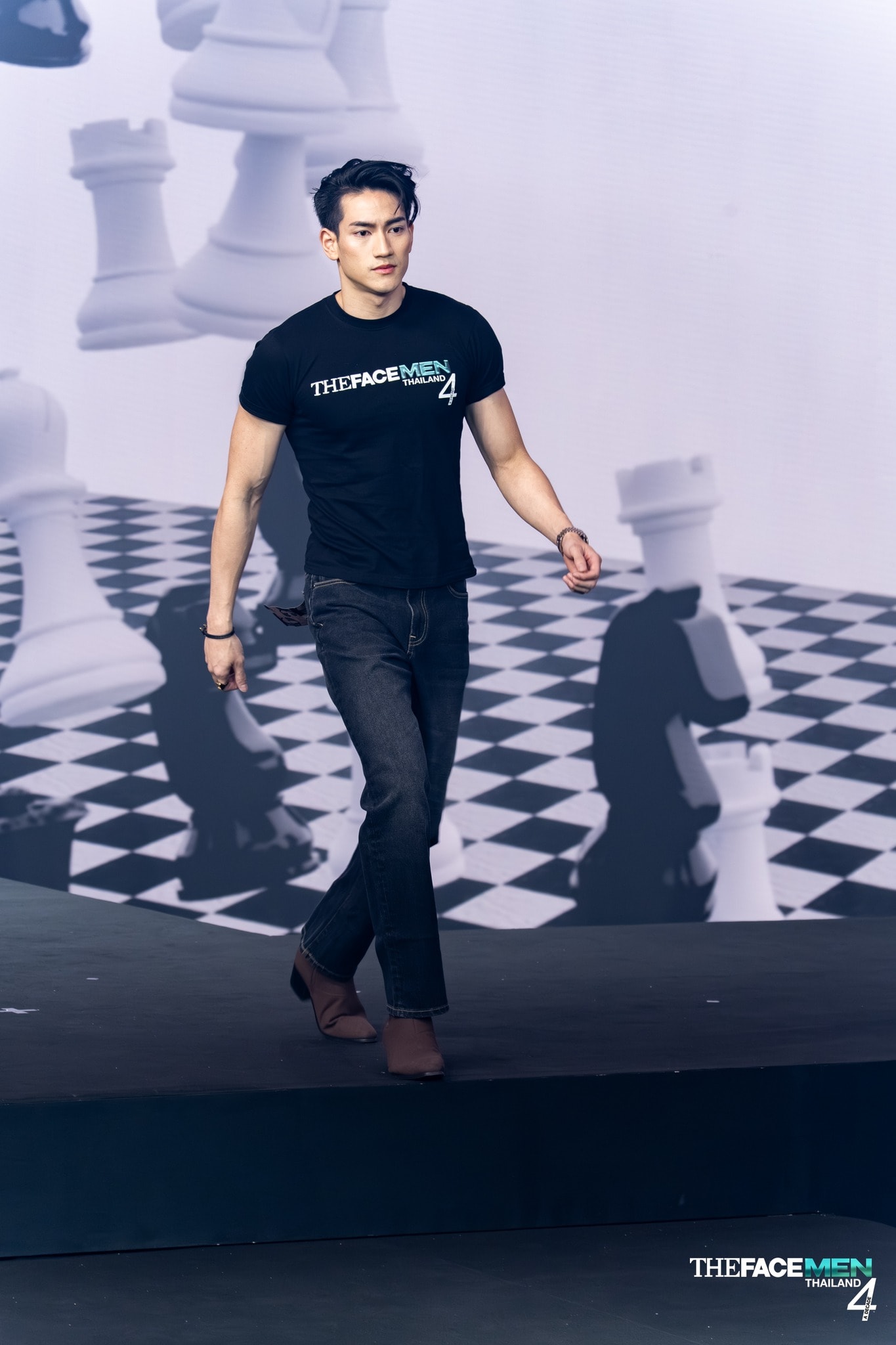 Chàng trai Việt gây chú ý tại show truyền hình thực tế Thái Lan