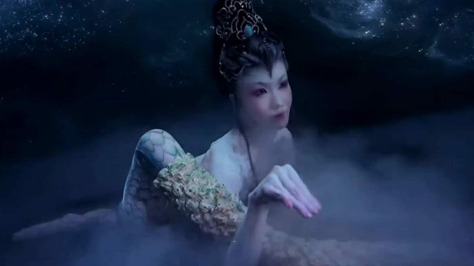 Phạm Cảnh Nguyệt múa rắn