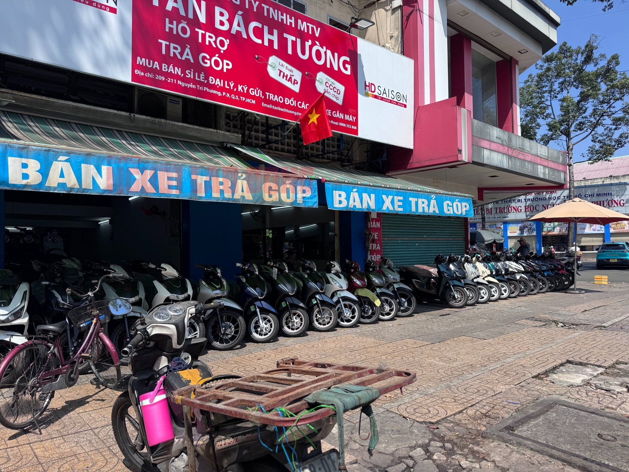 Xu hướng mua xe máy điện tăng vọt khi giá xăng cao tại TPHCM năm 2026 - Ảnh 3.