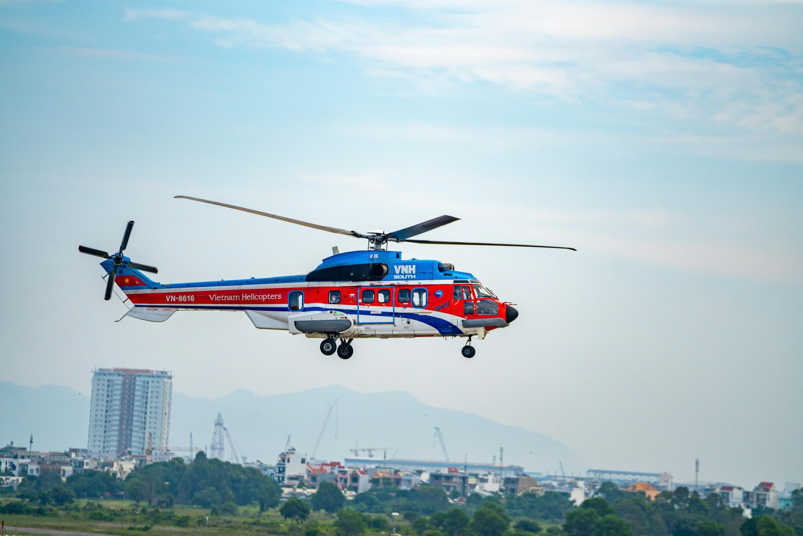 Tour trực thăng TPHCM 2026: Trải nghiệm ngắm cảnh biển từ trên cao - Ảnh 4.