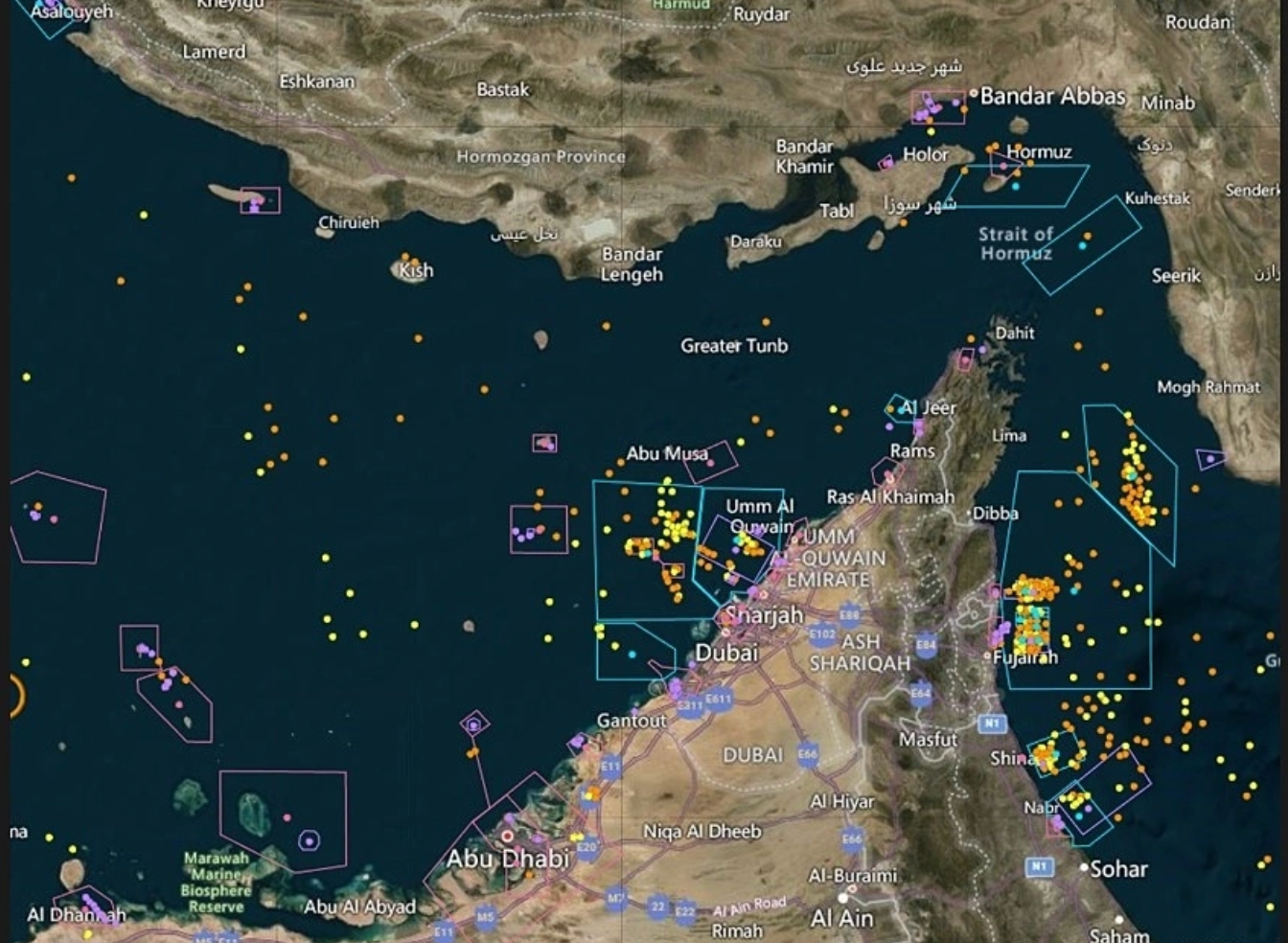 Các tàu tránh đi qua eo biển Hormuz. (Ảnh: LSEG, Reuters)