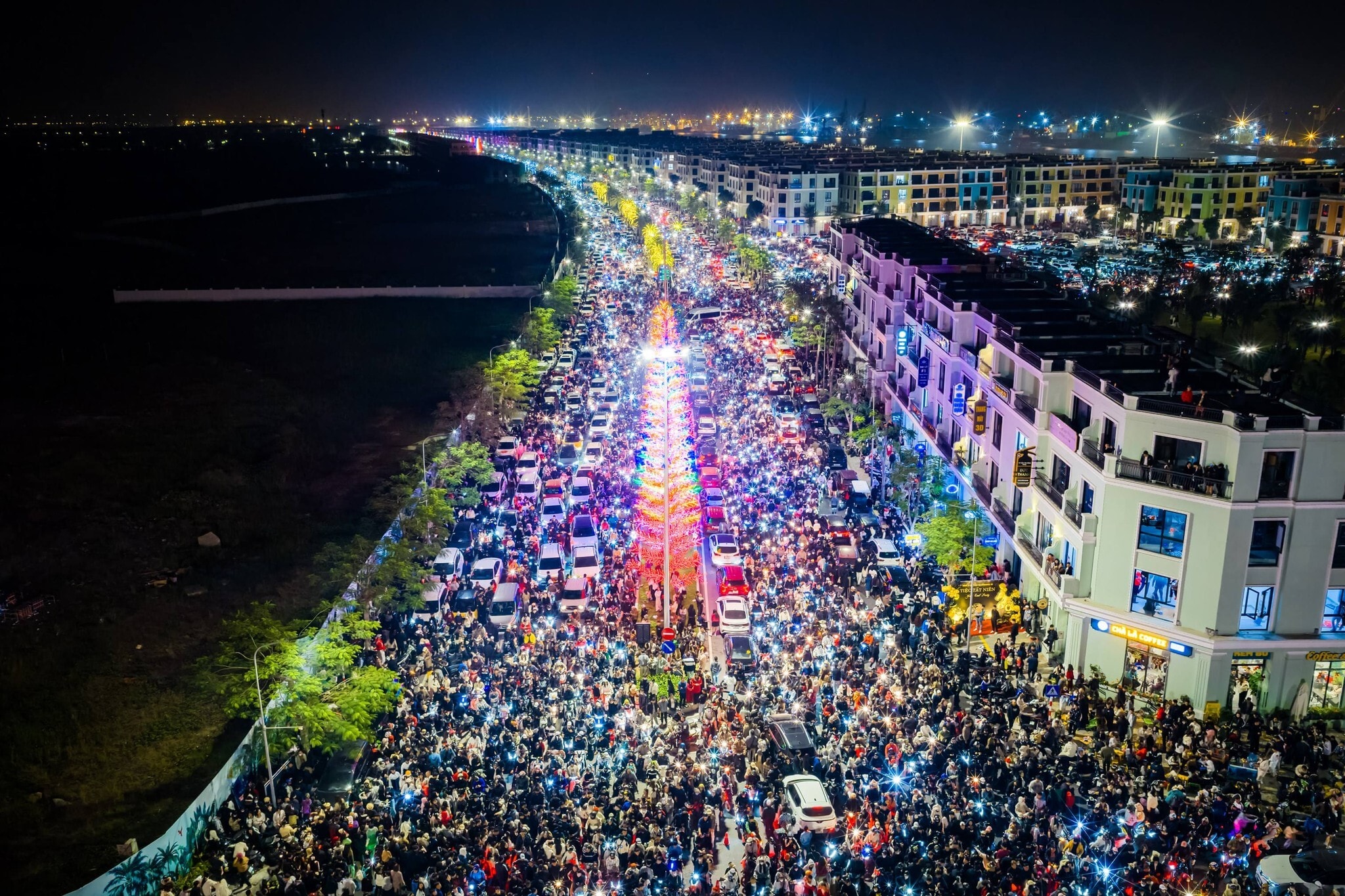 Lễ hội Xuân Vũ Yên 2026 thu hút đông đảo du khách đến vui chơi, trải nghiệm.