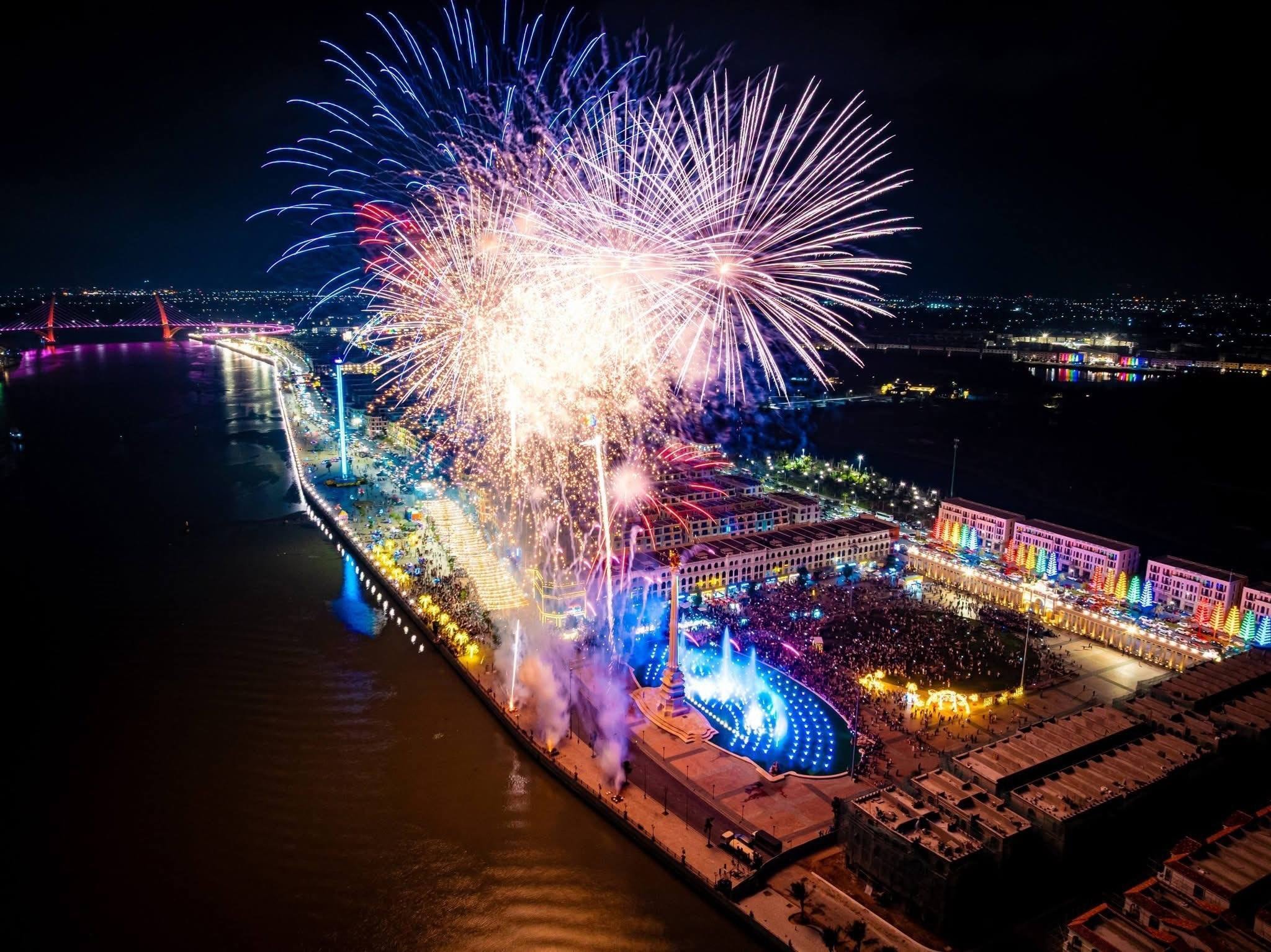 Dòng khách đông đảo là nền tảng quan trọng cho các hoạt động đầu tư và kinh doanh tại Vinhomes Royal Island.