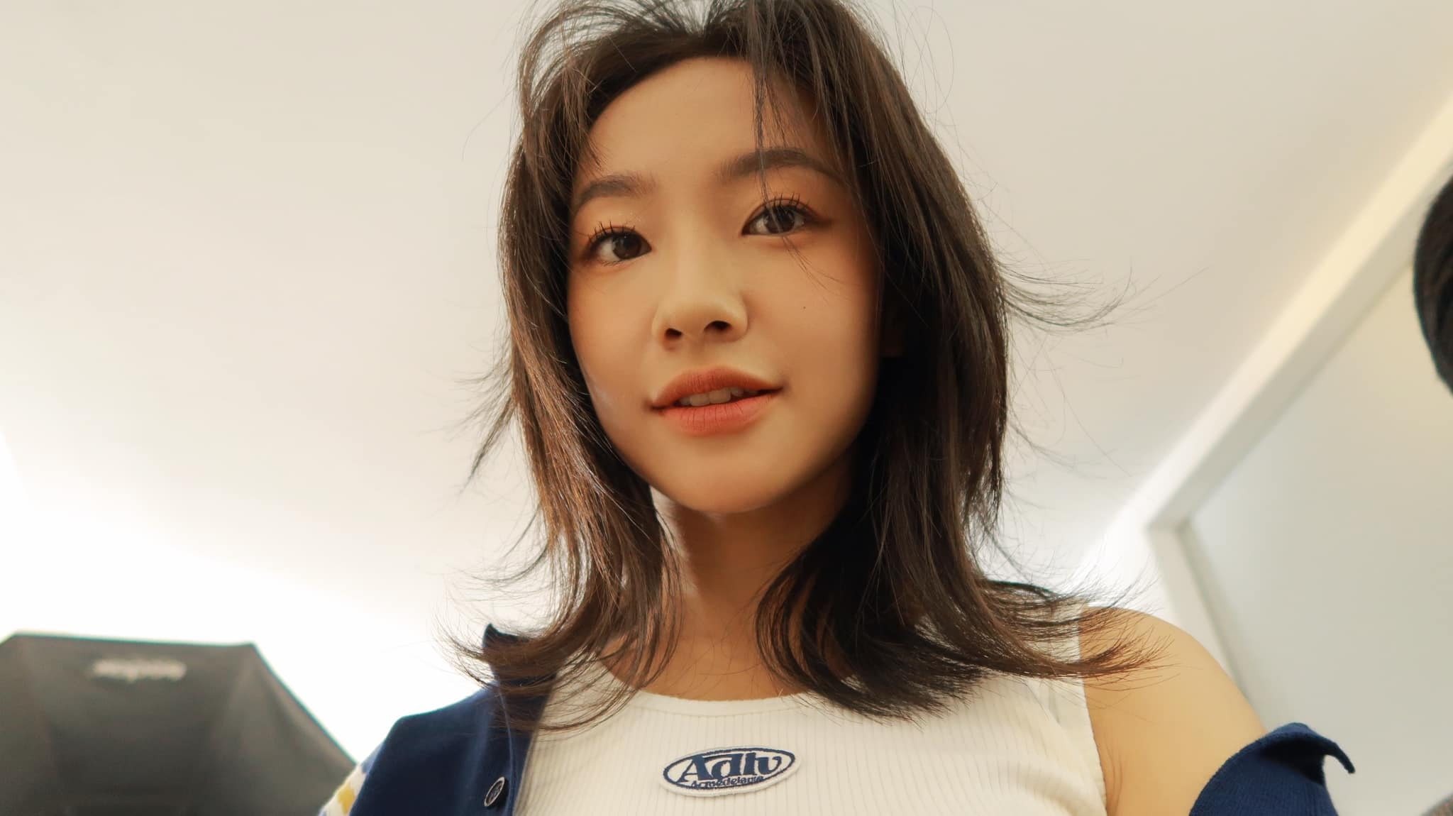 Hoàng Hà sinh năm 1996 tại Hà Nội. Cô bắt đầu theo đuổi công việc diễn xuất từ năm 2015, từng góp mặt trong một số phim ngắn và quảng cáo như 