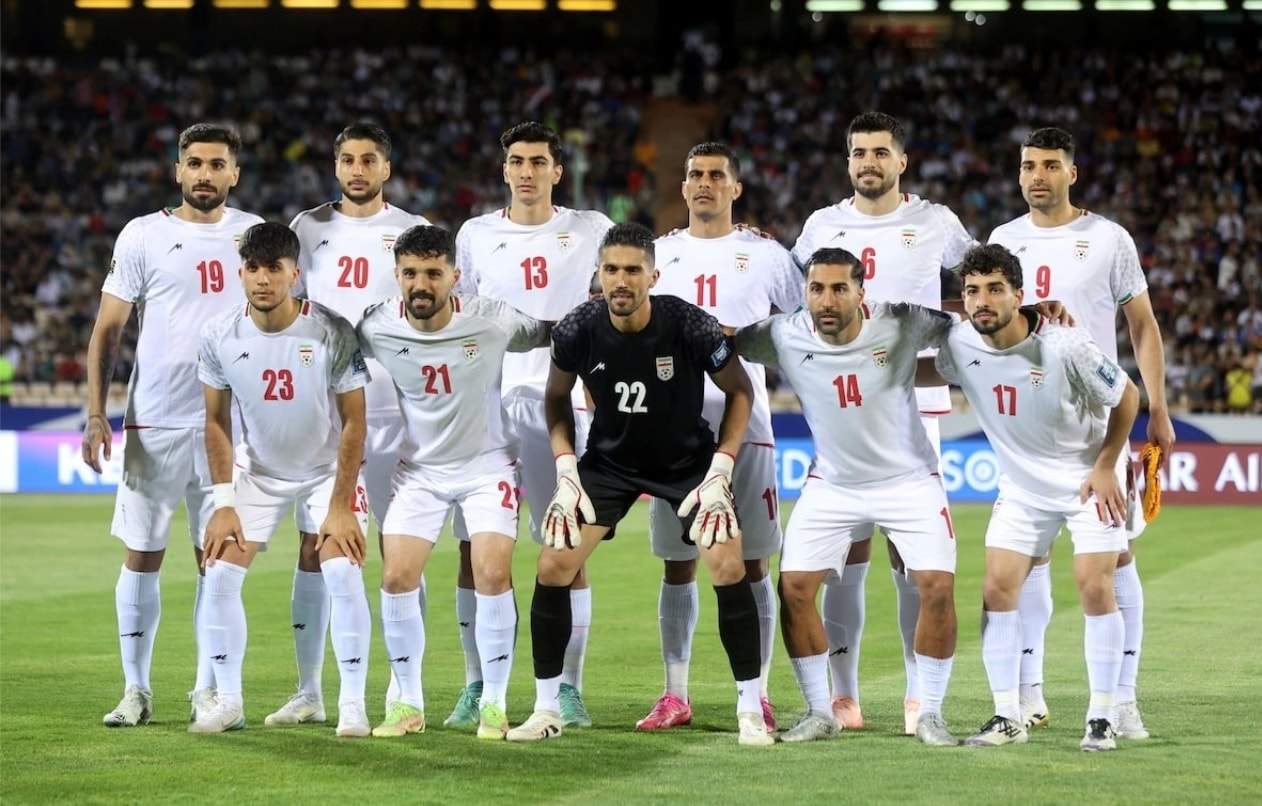 Các cầu thủ Iran chụp ảnh tập thể trước trận gặp Triều Tiên ở vòng loại World Cup 2026. (Nguồn: Reuters)